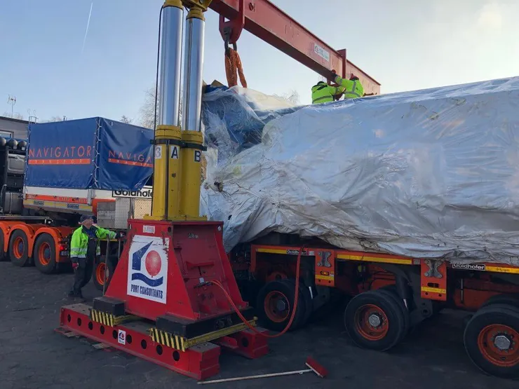 The unloading of a 110-ton press in Starogard Gdański